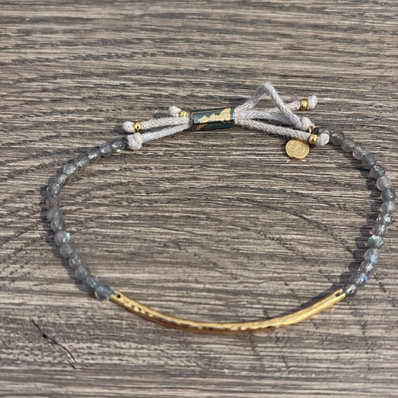 Gorjana power gemstone Labradorite Grey Stone bracelet - Picture 5 of 6